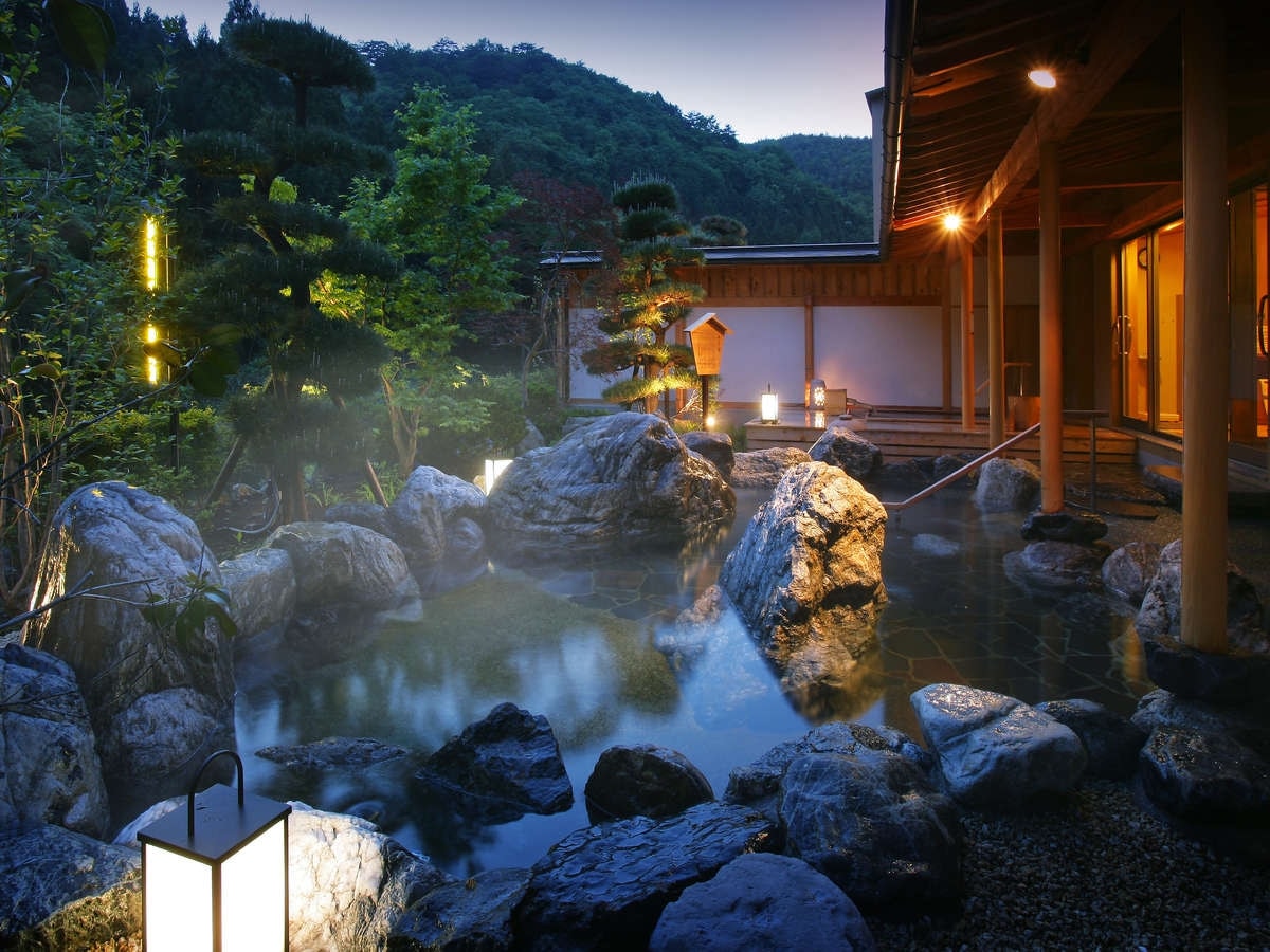 大浴場「喜久の湯」　庭園露天風呂（夜）