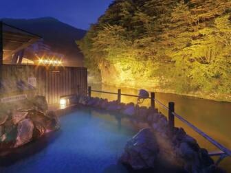 湯の杜　ホテル志戸平／【渓流露天風呂】夜には幻想的にライトアップされる
