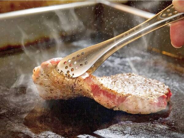 【ライブキッチン】焼きたてのお肉を召し上がれ