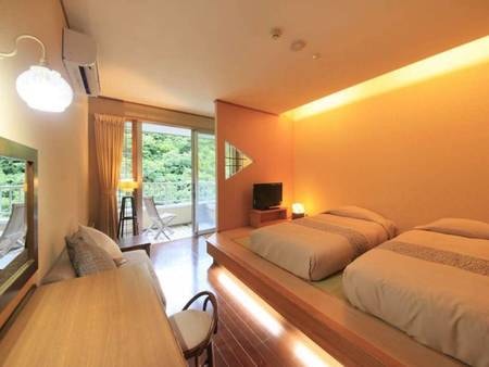 【客室一例】別館露天風呂付き客室(ツイン)…やわらかな雰囲気のお部屋は快適さに富んだレイアウトです。