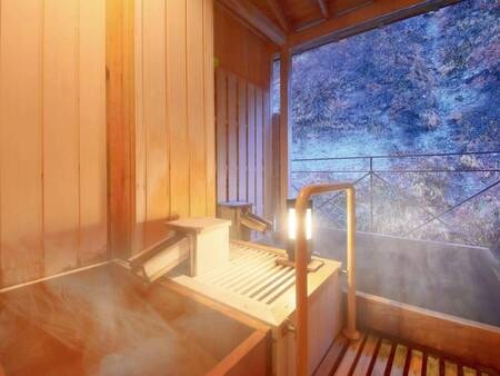 【客室一例】特別室…寒い冬も露天風呂で体の芯からぽかぽかに。露天風呂付客室のなかでも破格の広さです