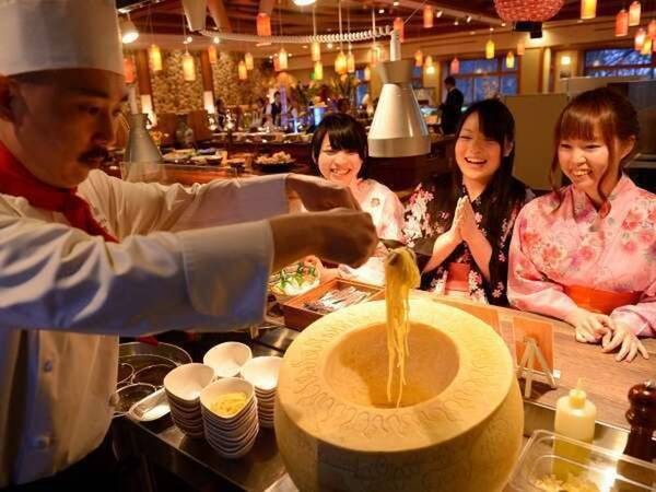 【和洋中バイキング/例】チーズ窯パスタ。できたてを目の前で!