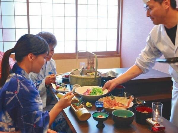 【スタンダード会席料理/夕食一例】地場で採れた旬の食材を彩り豊かに自慢のお料理をご用意