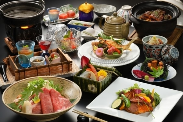 【スタンダード会席/夕食一例】地場で採れた旬の食材を彩り豊かに自慢のお料理