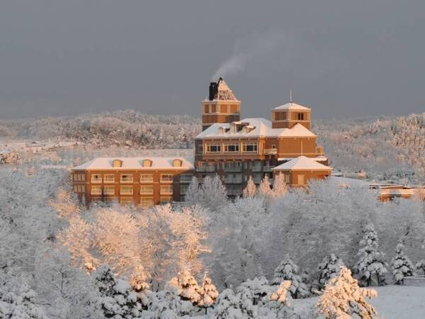 【冬季】雪に包まれた時の幻想的なホテル