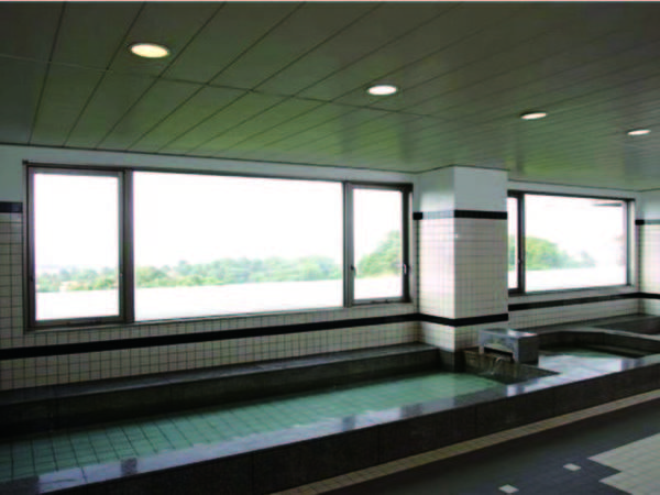 【大浴場】フィットネスクラブ内の大浴場を宿泊者は無料で利用可能