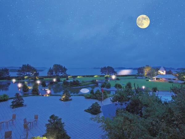 【外観】7000坪の水上庭園からの月見