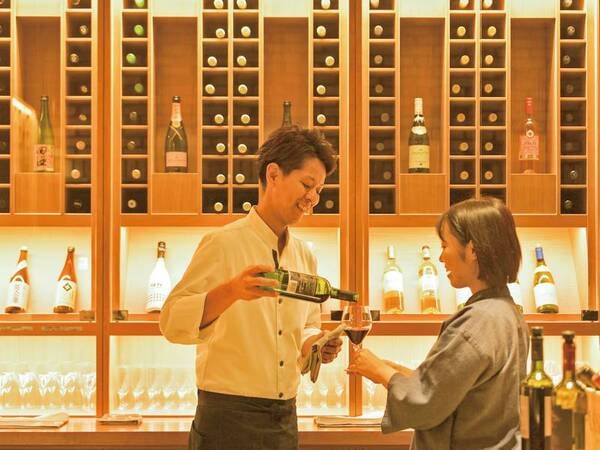 オールインクルーシブだから、ディナーのドリンクもワインをはじめ焼酎、日本酒もお好みに合わせて