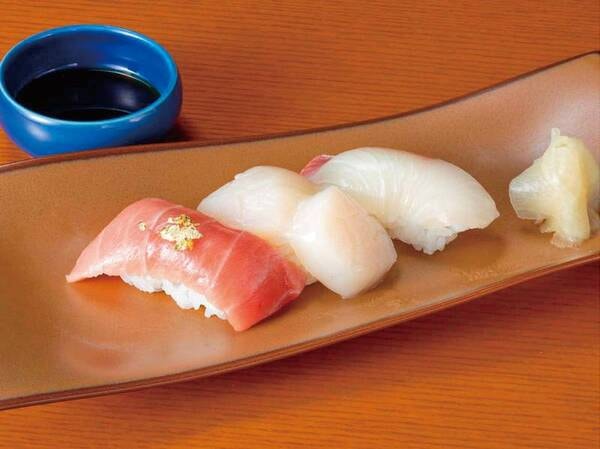 〈ディナービュッフェイメージ〉今朝仕入れた活魚を楽しむ！本日のお寿司一例