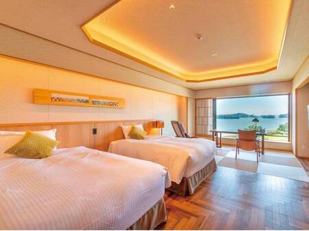 【デラックスツイン／LW5階】高い天井とシンプルな設え。シモンズ社のダブルサイズのプレミアムマットレス