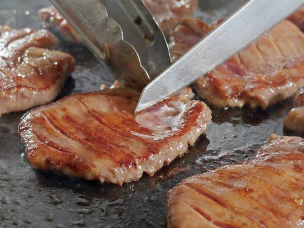 【バイキング/例】仙台といえば牛タン!ジュワ~っと肉汁が染み出る