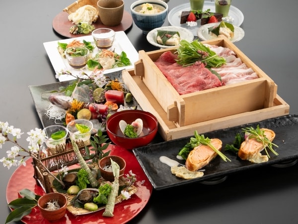 【極上会席一例】手間ひまかけた当館最高級会席料理を堪能（季節によってお料理が変わります）※写真は2名分