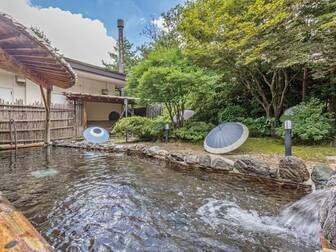 亀の井ホテル 秋田湯瀬/【露天風呂】四季折々の姿を見せる渓谷の大自然がお出迎え