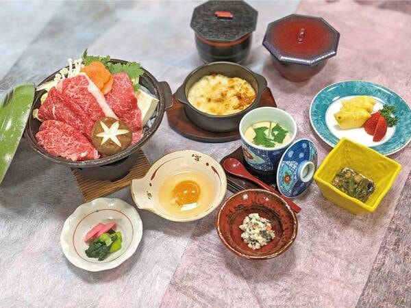【秋田牛すき焼き御膳/例】夕食は秋田牛を使った「すき焼き御膳」、朝食は和定食を用意