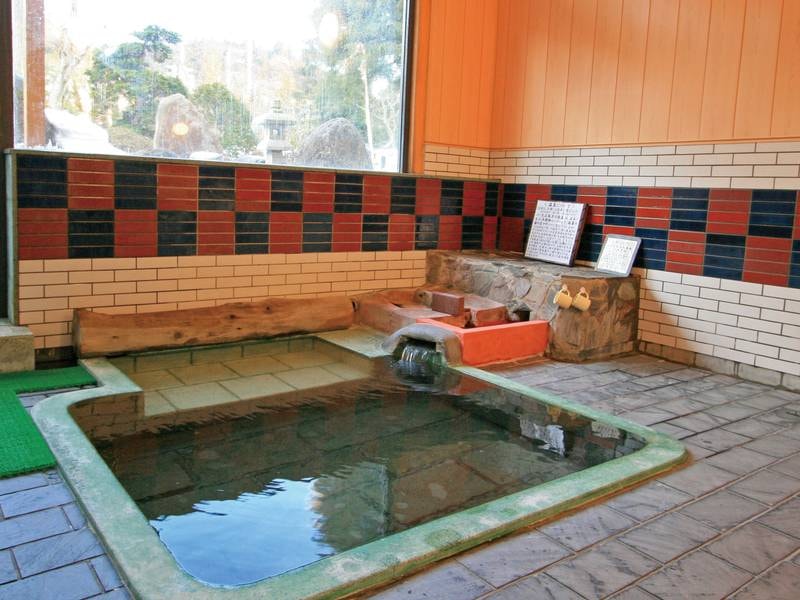 【大正風呂（内湯）】創業以前の大正時代から受け継がれている由緒ある浴場