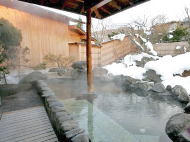 【雪見庭園露天風呂（露天風呂）/冬】四季を織りなす庭園を眺めながら露天風呂に浸かる