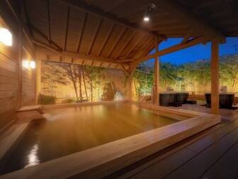 秋田温泉プラザ/露天風呂(夜)