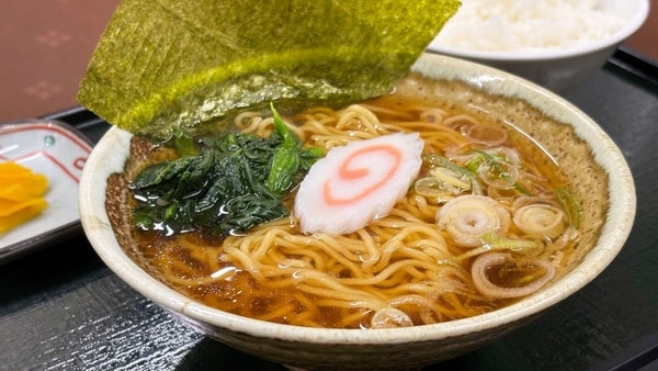 ご宿泊者様無料！夜鳴きラーメンサービス！1F笑月にてPM19:00～21:30まで。昔ながらのあっさり醤油味で屋台を思い出すラーメンです♪