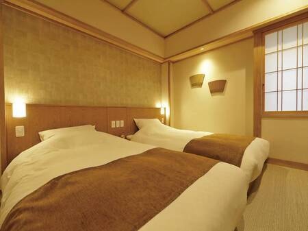 【和フォース49㎡(和ベッド・露天風呂付)/例】ツインベッドが2台のお部屋が独立しているので2世代もOK。最大4名様まで宿泊可
