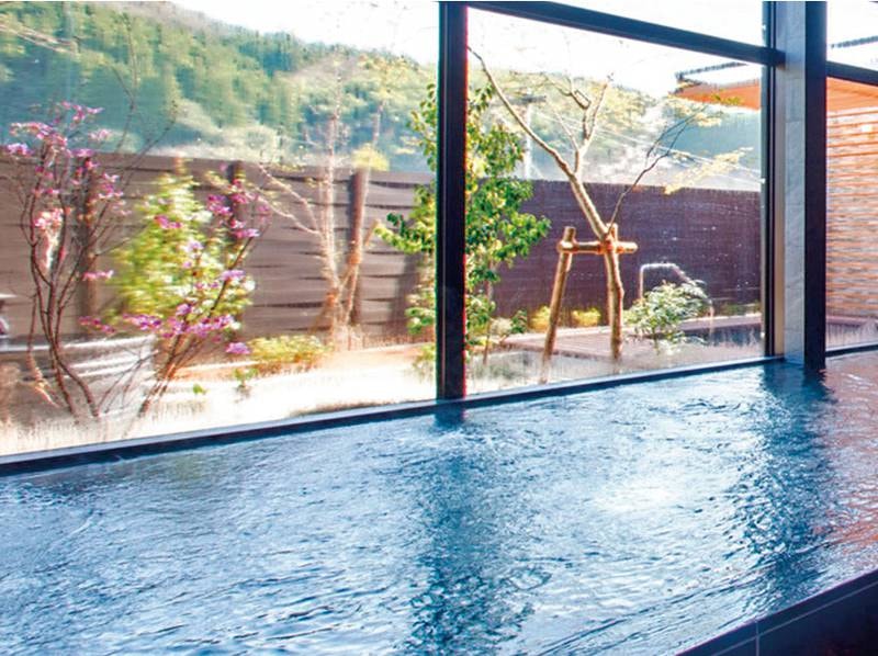 大浴場/例：雄大で開放的な眺望とともに良質な湯治湯で癒す