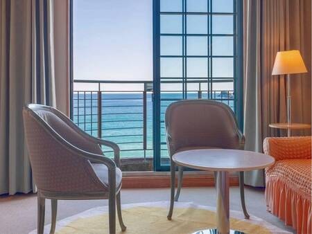 【ツインルーム(34㎡)/例】海を見ながらゆったりお寛ぎいただけます