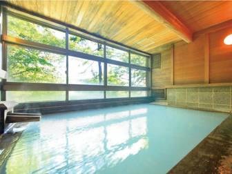 乳白色の湯 蔵王プラザホテル/【展望浴場】鮮やかな緑の景色と檜の香りを楽しむ