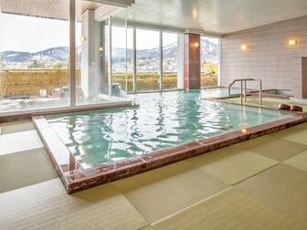 果実の山 あづま屋/【展望大浴場】24年3月に畳敷きにリニューアル!湯船を出ても足元からポカポカ