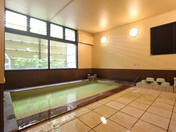 紅花の湯：女性専用大浴場。露天風呂も併設