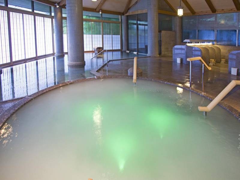 【大浴場「楽山」】ミクロの気泡によるやわらかい刺激のシルクバス付き大浴場