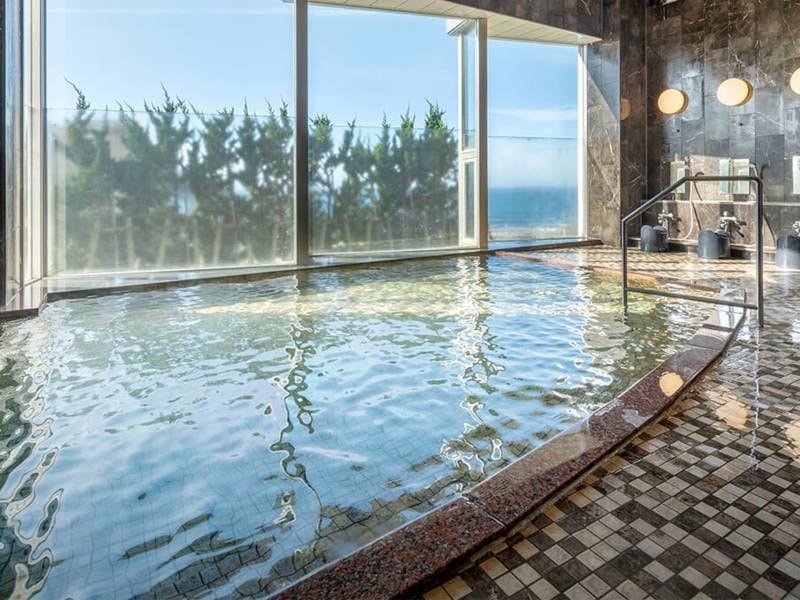 【大浴場】海の絶景と自家源泉を楽しむ