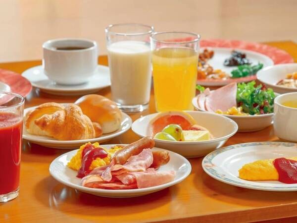 【朝食バイキング/例】洋風がお好みのお客様にも、焼き立てオムレツをはじめ人気メニューがずらり