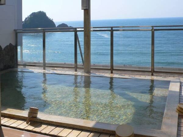 【屋上露天風呂（和風）】日本海を眺めながらゆったりと