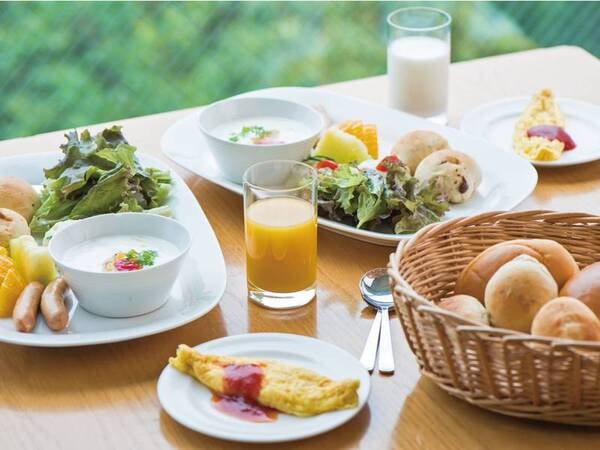 朝食/例　さわやかな景色と共に楽しめる