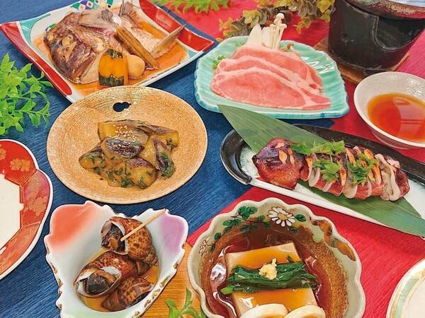 【懐かしの鶴岡郷土料理プラン/例】100種類以上あるメニューの中から、豊富な地元の旬の食材を使用した季節の郷土料理をご提供