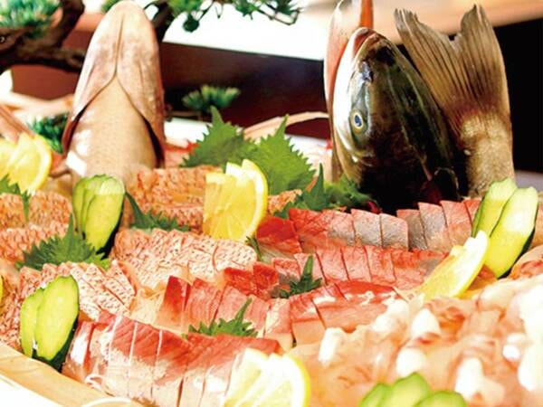 【夕食バイキング/例】新鮮な日本海の幸のお造りやお寿司などが食べ放題