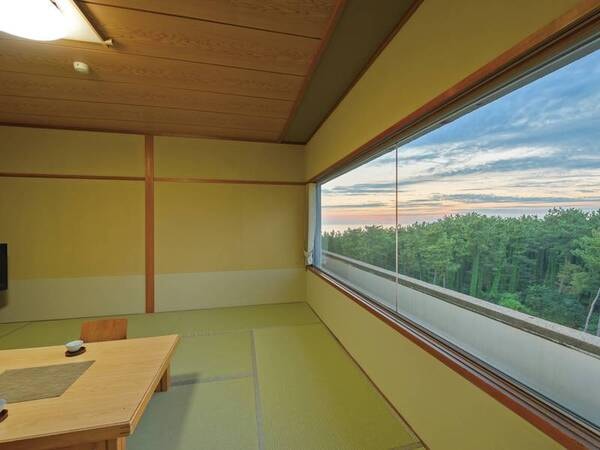 松林側和室(写真一例)12.5畳のゆったり和室。