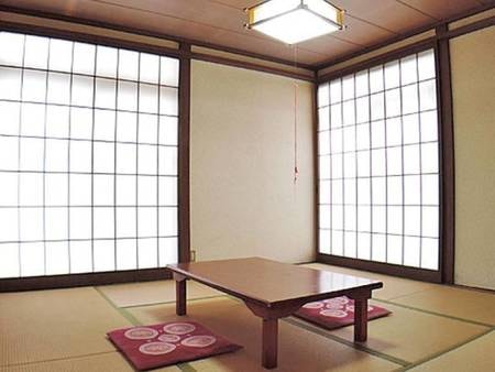 和室【8帖】/一例　広々としたお部屋で、のんびりとくつろぎながら時間を過ごすことができます。