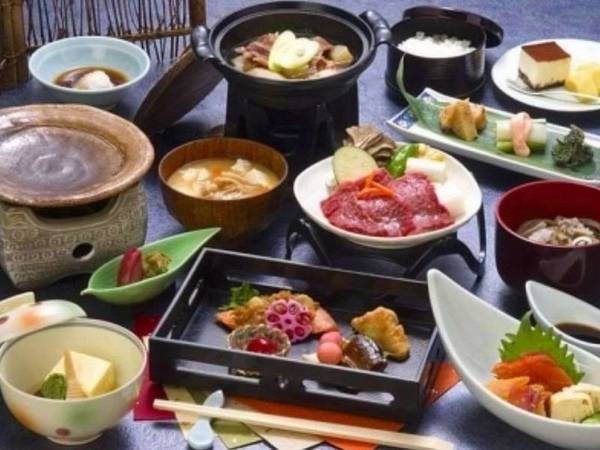 【山形の味会席/例】四季折々の幸をふんだんに取り入れた、まごころのこもった一品一品が食膳を飾る
