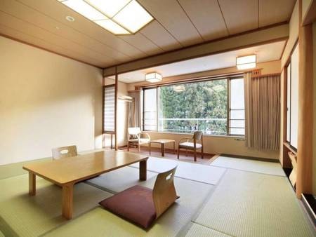 【和室10畳/例】木と畳の温かみを感じる、明るいお部屋