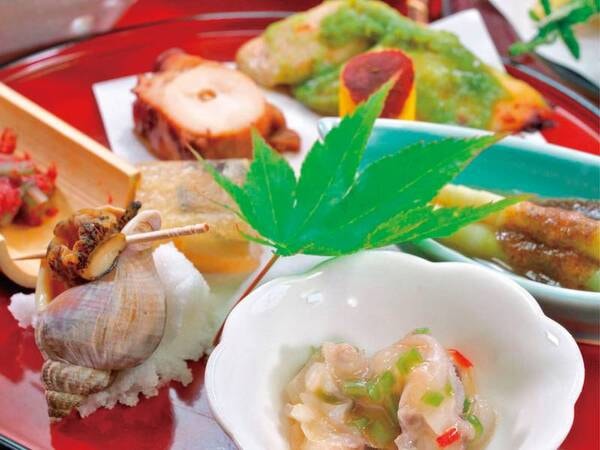 【夕食/例】目でも楽しめる色とりどりの小鉢