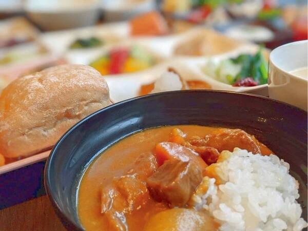 【朝食ビュッフェ】牛すじ肉をつかった人気のビーフカレー