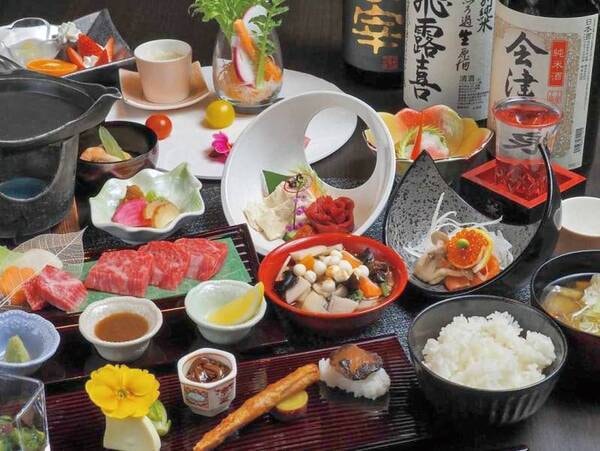 【ご夕食】ダイニングで「創作会津郷土料理膳」をご用意。写真一例。メニューは季節により変更あり。