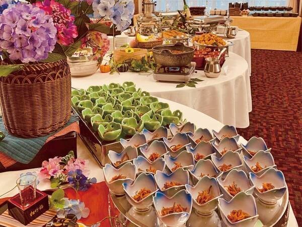 【夕食/例】基本的にバイキングでご提供