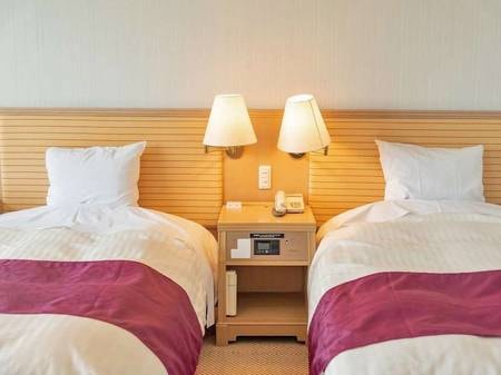 【42㎡ツイン/例】広々としたバルコニーから海を望める42㎡スタンダードツイン