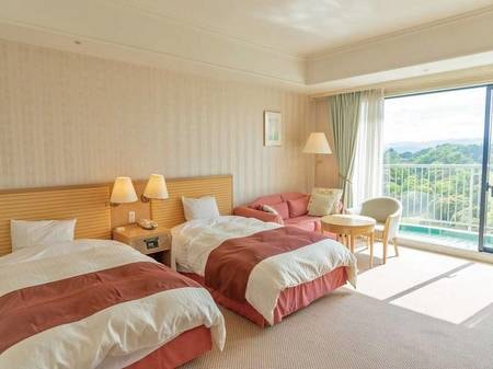 【42㎡ツイン/例】広々としたバルコニーから海を望める42㎡スタンダードツイン