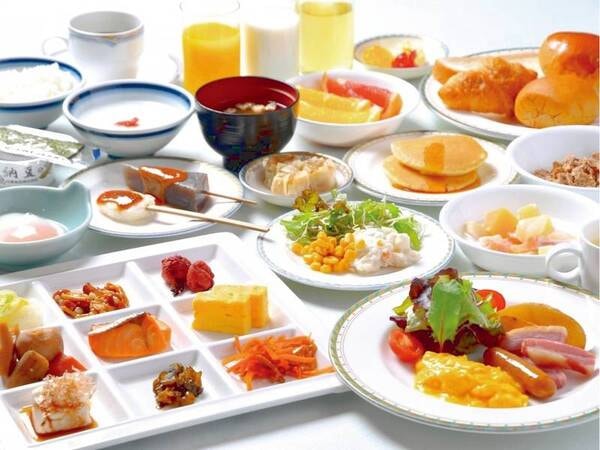 【朝食バイキング/例】朝食は目の前で3つの味から選べるできたてオムレツが美味しい和・洋のバイキング