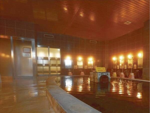 良質の温泉がなみなみと注がれる大浴場