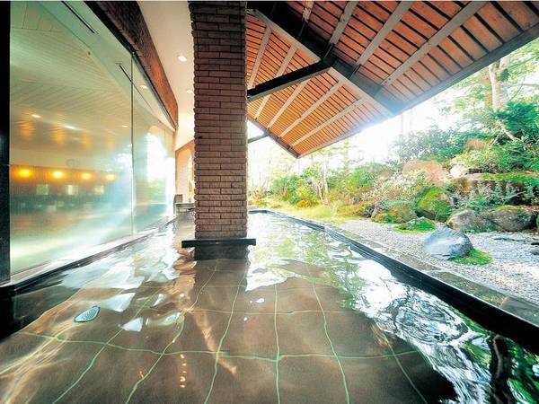 【露天風呂】箕輪山から漂流した硬度9.9の超軟水