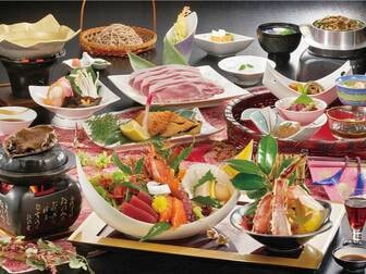 芦ノ牧グランドホテル/【タラバ蟹のお造り&活鮑の踊り焼き会席/例】生タラバ蟹お刺身、茹でタラバ蟹、活鮑の踊り焼きなど産地直送ボリューム満点の豪快海の幸を満喫!