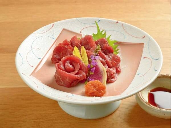 ご夕食時、別注文にて馬刺しもお楽しみいただけます ※別途有料